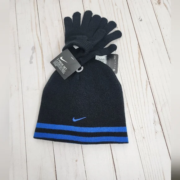 Nike Accessories Nwt Boys Nike Reversible Beanie And Glove Set